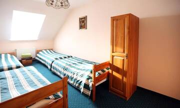 Фото номера Quadruple Room (with TV) Мини-отель Zespół Pałacowo-Parkowy Bądzów г. Полковице 4