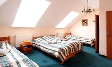 Фото номера Quadruple Room (with TV) Мини-отель Zespół Pałacowo-Parkowy Bądzów г. Полковице 7